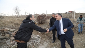 Çubuk Belediye Başkanı Demirbaş, seralarda incelemelerde bulundu