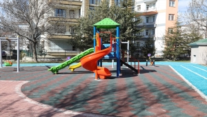 Çubuk'ta parklara yeni çocuk oyun grupları yerleştiriliyor