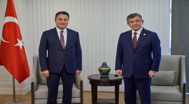 DEVA Partisi Genel Başkanı Babacan, Gelecek Partisi Genel Başkanı Davutoğlu'yla görüştü