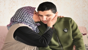 Görme engelli Emre'yi babaannesinin fedakarlığı hayata bağlıyor