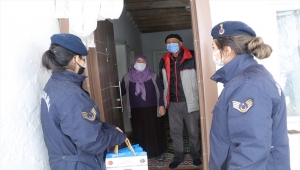 Kadın astsubaylar şiddetle mücadele için çalmadık kapı bırakmıyor