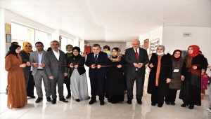 Kanser hastaları yararına yürütülen "Sanatla Terapi" projesinin ürünleri sergilendi