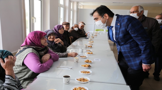 Karaman Belediye Başkanı Savaş Kalaycı huzurevini ziyaret etti