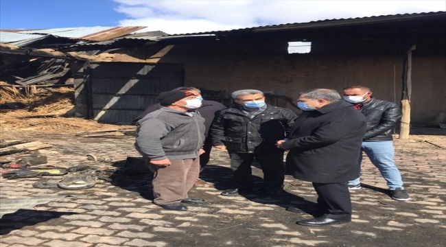 Karaman Valisi Alpaslan Işık, evleri yangından zarar gören aileyi ziyaret etti