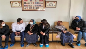 Karapınar'da öğrencilerden huzurevine ziyaret