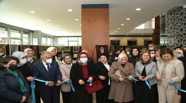 Kayseri'de "Kağıt Boyut Sanat Rölyef Sergisi" açıldı 