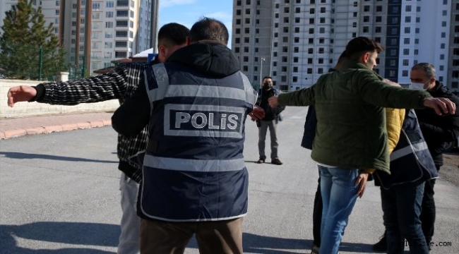 Kayseri'de polis ekiplerinden okul çevrelerinde denetim faaliyeti