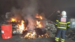 Kırıkkale'de geri dönüşüm tesisinde çıkan yangın söndürüldü