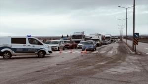 Konya'yı çevre illere bağlayan kara yollarından bazılarında araçların geçişine izin verilmiyor
