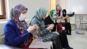 Konyalı annelerin ördüğü atkı ve bereler gönülleri ısıtıyor
