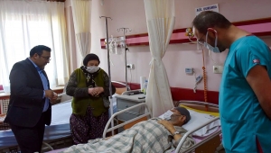 Nallıhan Kaymakamı Dinç, hastaneye kaldırılan şehit babasını ziyaret etti