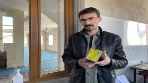 Nevşehir'de caminin sadaka kutusundan para çalınması güvenlik kamerasına yansıdı