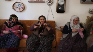 Niğde'de huzurevi sakinleri el işleriyle sosyalleşiyor