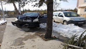 Polisin "dur" ihtarına uymayan sürücü kaza yaptı