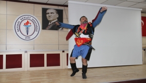 Sağlık çalışanları mesleki yorgunluklarını halk oyunuyla atıyor