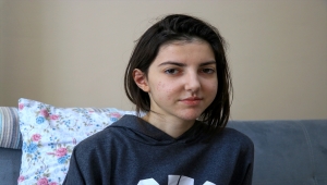 Sahipsiz köpeklerden kaçarken otobüsün çarptığı lise öğrencisi zor günler geçiriyor