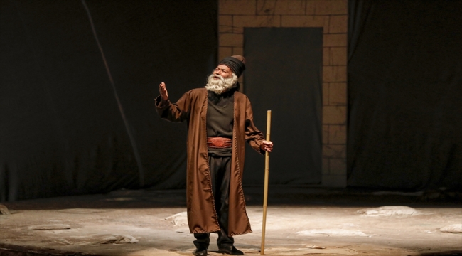 Şemseddin Sivasi'nin hayatını anlatan "Lal" oyunu Sivas'ta sanatseverlerle buluştu 