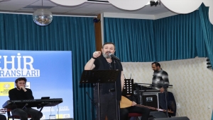 Seydişehir'de radyo programcısı ve şair Talha Bora Öge sevenleriyle bir araya geldi 