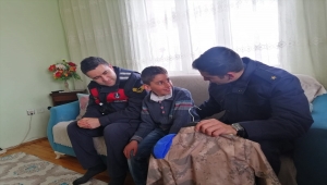 Sivas'ta özel öğrenci Doğukan'ın askeri üniforma hayalini jandarma gerçekleştirdi