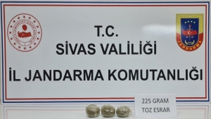 Sivas'ta uyuşturucu ve kaçak sigara operasyonunda 5 şüpheli yakalandı