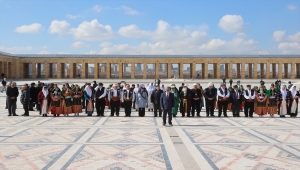Türkmen Alevi Bektaşi Vakfından Anıtkabir'e ziyaret