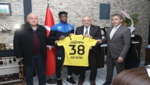 Yerköyspor Futbol Akademisi'nden Başkan Esat Öztürk'e ziyaret 