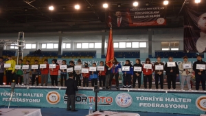 Yıldızlar Kulüpler Türkiye Halter Şampiyonası'nın açılış seremonisi yapıldı