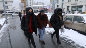 Yozgat'ta vatandaşlar açık alanda maske takmayı sürdürdü