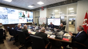 Akar ve TSK komuta kademesi Harekat Merkezi'nden, Pençe Kilit'te sahadaki son durumu değerlendirdi