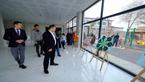 Akdağmadeni'nde kreş öğrencileri yardım için sergi açtı