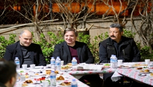 Aksaray Valisi Aydoğdu, UMKE ve 112 Acil Sağlık ekipleriyle sahur yaptı 