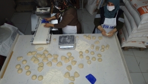 Annelerinden öğrendikleri "mayalı ekmek" gelir kapıları oldu