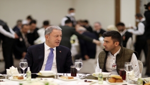 Bakan Akar ve TSK komuta kademesi, şehit aileleri ve gazilerle iftarda bir araya geldi