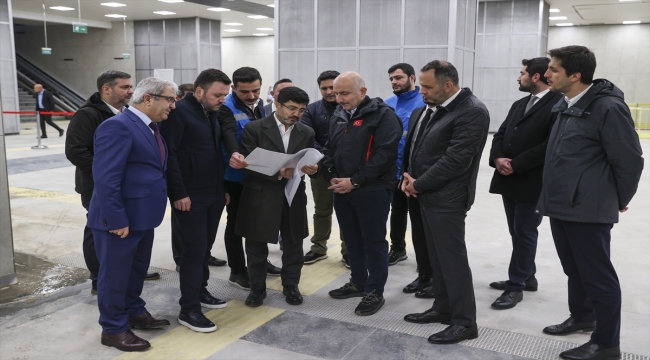 Bakanı Adil Karaismailoğlu, AKM-Gar-Kızılay Metro Şantiyesi işçileriyle sahurda bir araya geldi: