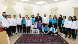 Başkan Savran genç sporcularla bir araya geldi