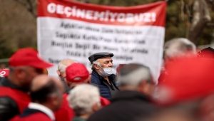 Çeşitli illerden gelen emekliler Ankara'da miting düzenledi