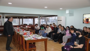 Çubuk Belediye Başkanı Demirbaş, iftar sofrasında öğrencilerle bir araya geldi 