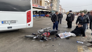 Çubuk'ta minibüsle çarpışan motosikletin sürücüsü yaralandı