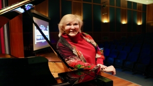 Devlet sanatçısı Gülsin Onay genç piyanistlerin geleceğine ışık oluyor