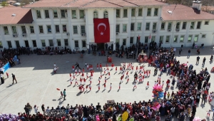 Eskil ilçesinde 23 Nisan Ulusal Egemenlik ve Çocuk Bayramı törenle kutlandı
