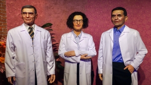 Eskişehir'de başarılı Türk bilim insanlarının bal mumu heykelleri sergileniyor