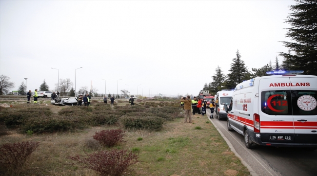 Eskişehir'de otomobilin şarampole devrilmesi sonucu 6 kişi yaralandı 