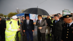 Eskişehir Valisi Erol Ayyıldız, emniyet kemeri denetimine katıldı