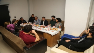 Gölbaşı Belediye Başkanı Şimşek sağlık çalışanlarıyla sahur yaptı