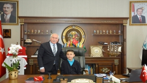 Güdül'de ortaokul öğrencisi temsili belediye başkanı oldu