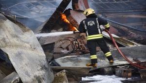GÜNCELLEME - Konya'da mobilya fabrikasında çıkan yangın söndürüldü