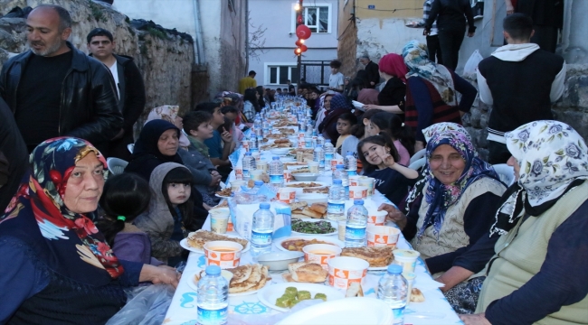Hacılar'da mahalle sakinleri iftar programında buluştu