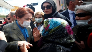 İYİ Parti Genel Başkanı Akşener, Kırşehir'de esnafı ziyaret etti