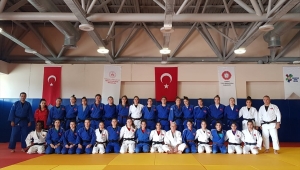 Kadın milli judocular, Burdur'da hazırlıklarını sürdürüyor