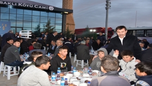 Karatay Belediye Başkanı Hasan Kılca mahalle sakinleriyle iftarda bir araya geldi